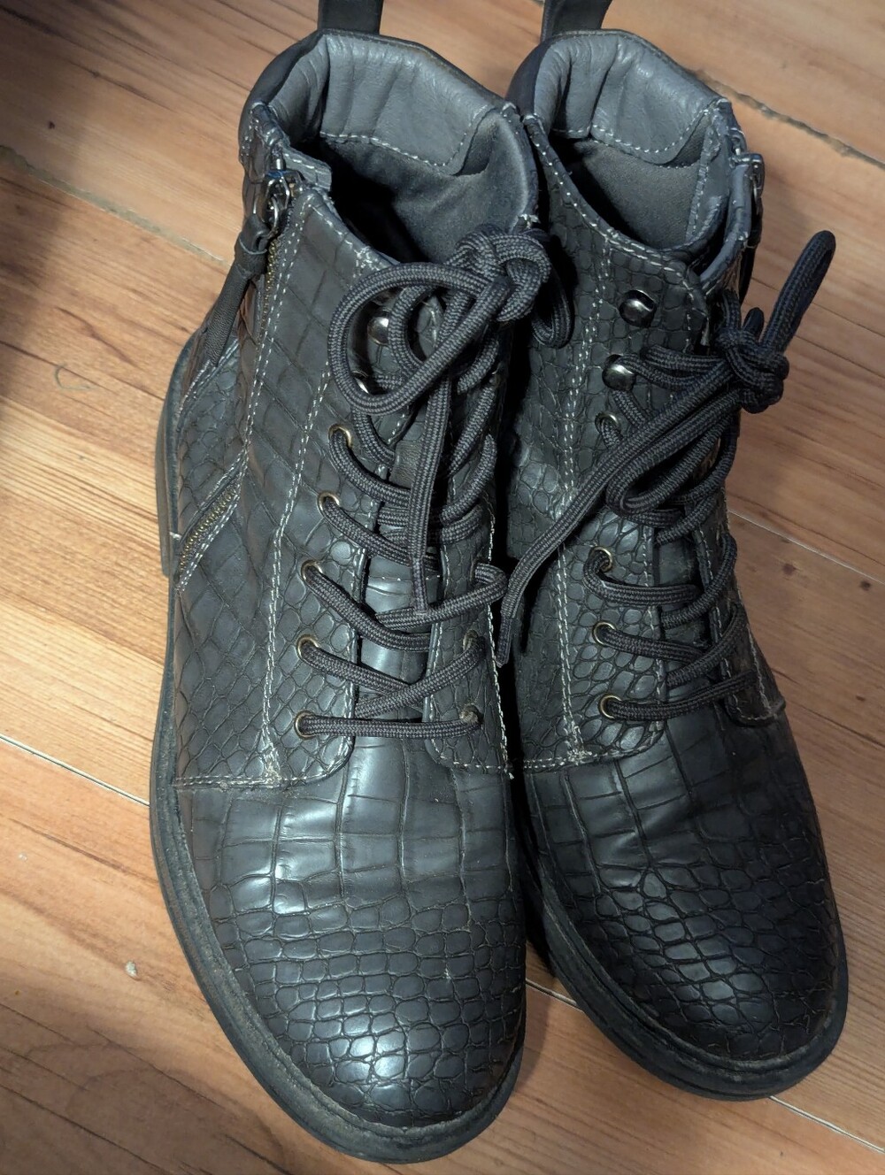 Baretraps Amysue Dark Grey Croc Embossed Lace Up Combat Boots Women's Size 7.5M
